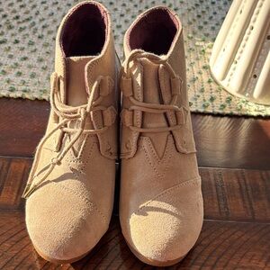 Toms Light Tan Suede Ankle Boots